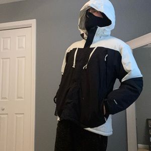 Great Vintage Northface heavy jacket great for skiing or snowboarding.